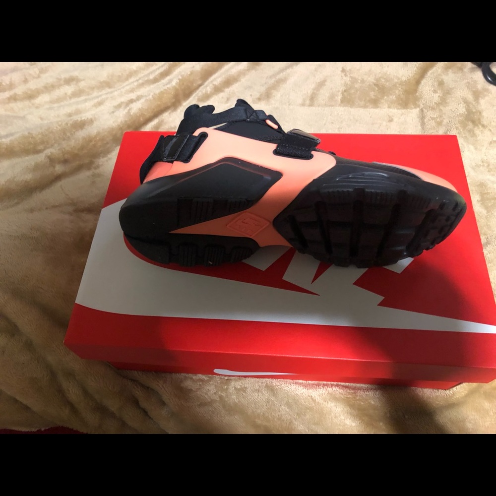 Nike - Picture 2 of 3